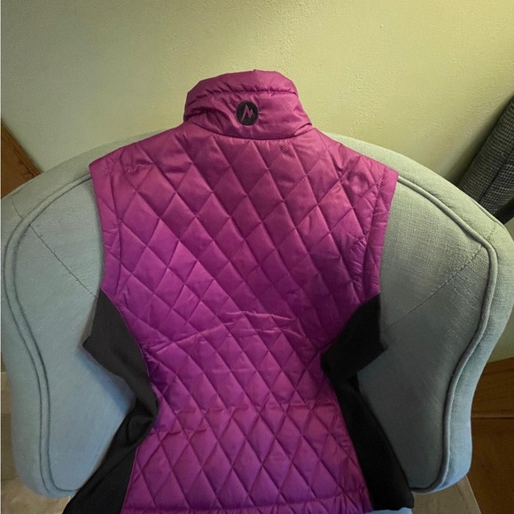 Marmot Women’s Quilted Down Vest - Picture 4 of 4